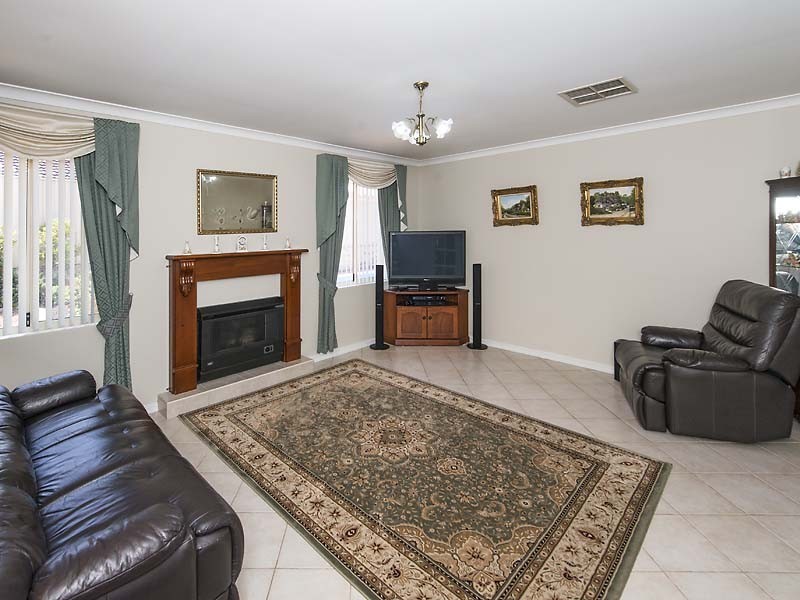 32 Jilakin Loop, Canning Vale WA 6155