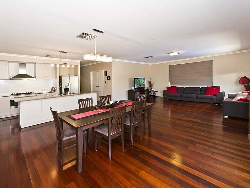 26 Munich Link, Piara Waters WA 6112