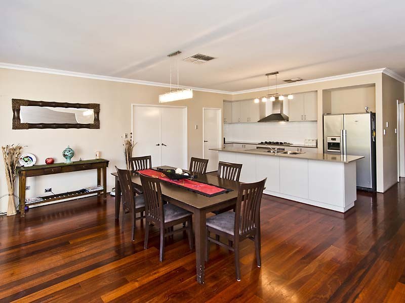 26 Munich Link, Piara Waters WA 6112