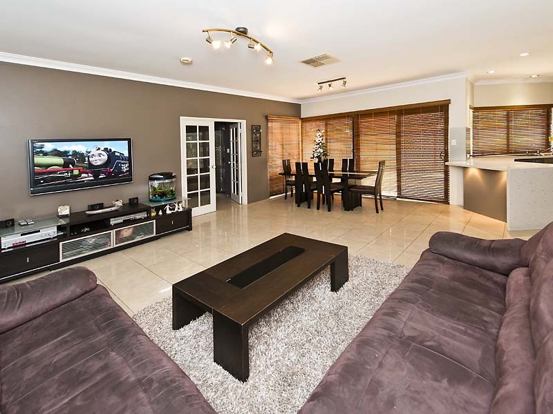 4 Prior Close, Canning Vale WA 6155