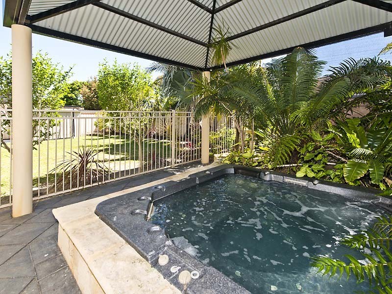 4 Prior Close, Canning Vale WA 6155