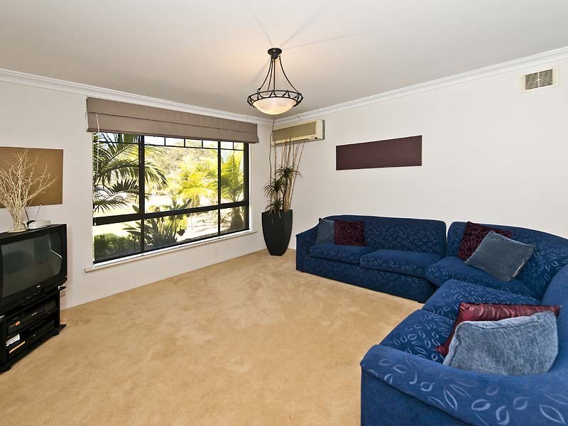4 Prior Close, Canning Vale WA 6155