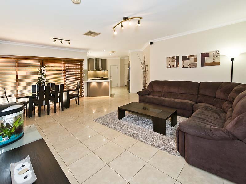 4 Prior Close, Canning Vale WA 6155
