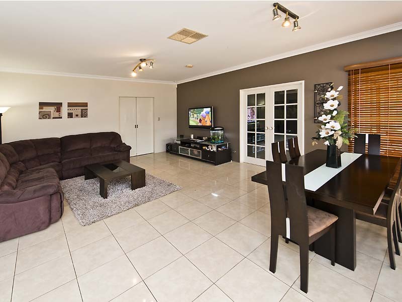 4 Prior Close, Canning Vale WA 6155
