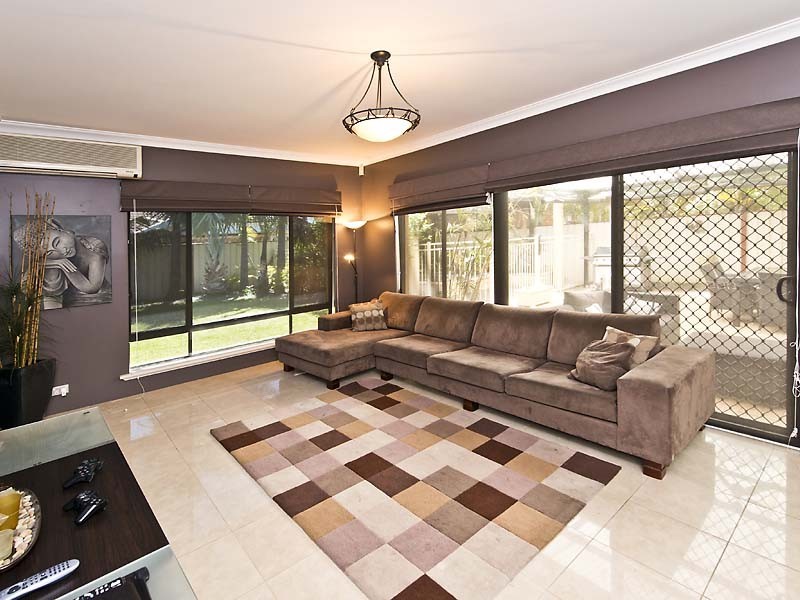 4 Prior Close, Canning Vale WA 6155
