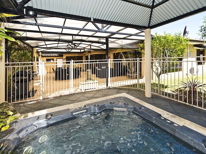 4 Prior Close, Canning Vale WA 6155