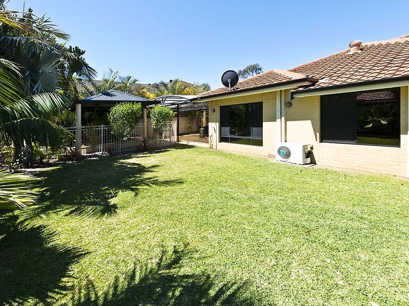 4 Prior Close, Canning Vale WA 6155