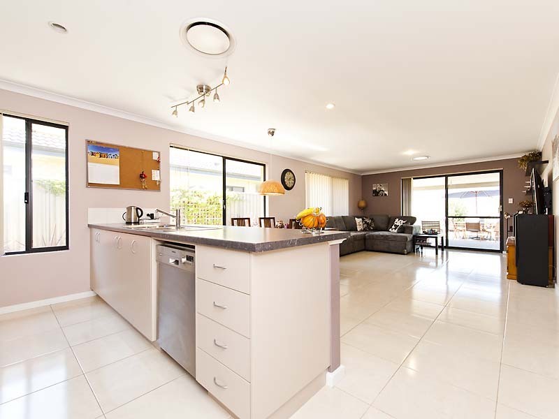 31 Magdalen Loop, Piara Waters WA 6112
