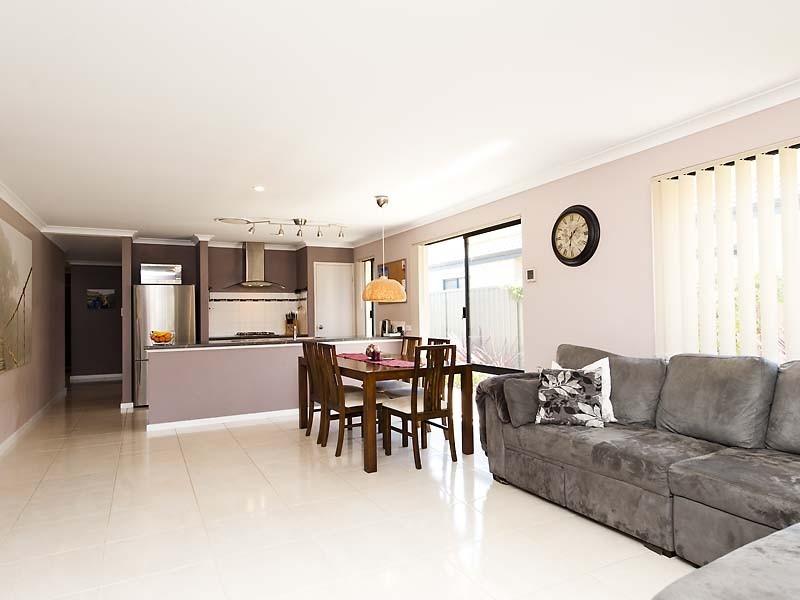 31 Magdalen Loop, Piara Waters WA 6112