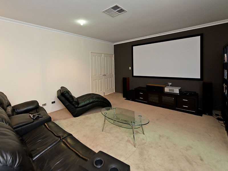 13 Hedgerow Gardens, Southern River WA 6110