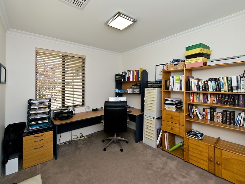 13 Hedgerow Gardens, Southern River WA 6110