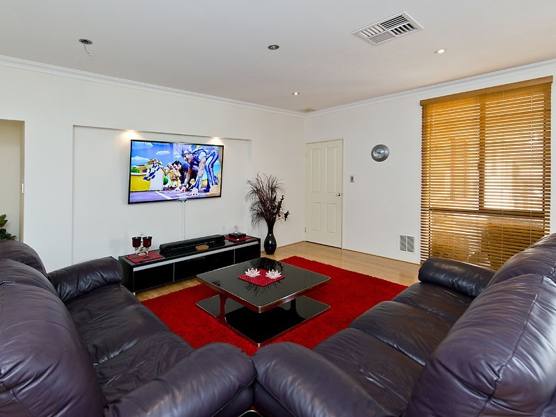 13 Hedgerow Gardens, Southern River WA 6110