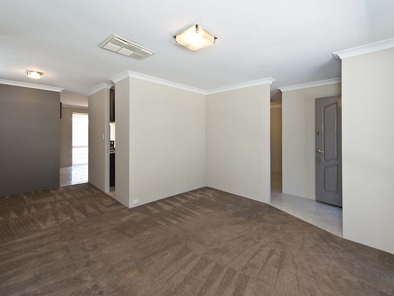 15 Shamrock Way, Huntingdale WA 6110