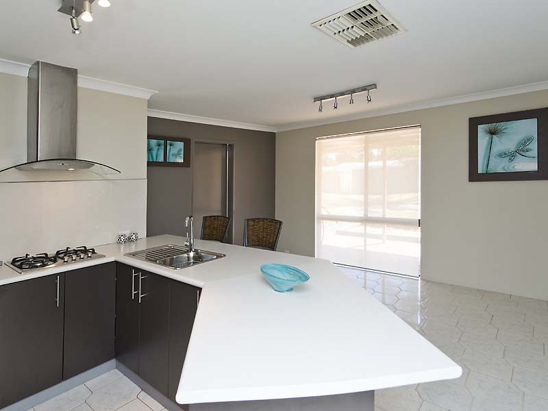 15 Shamrock Way, Huntingdale WA 6110