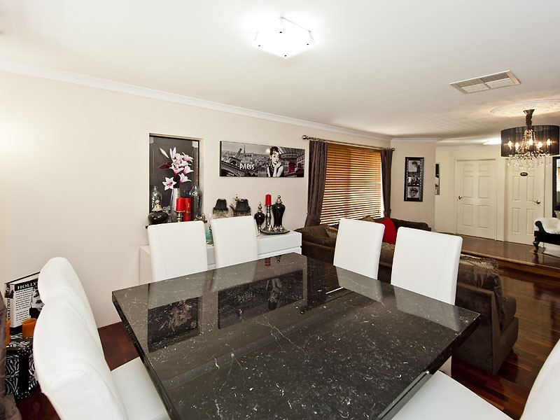 17 Chesham Mews, Canning Vale WA 6155
