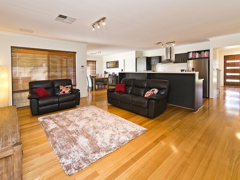 7 Greentree Drive, Southern River WA 6110