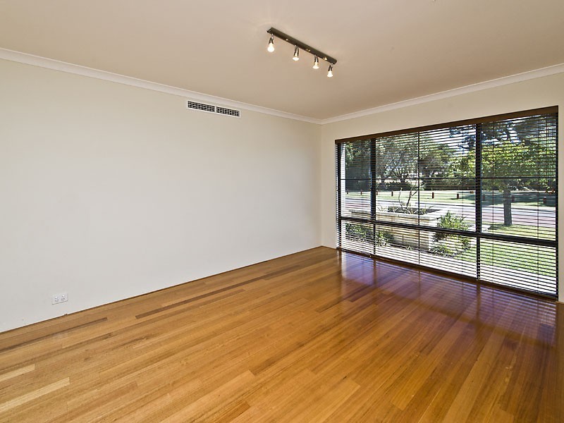 7 Greentree Drive, Southern River WA 6110