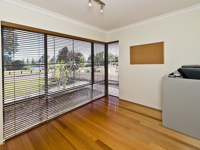 7 Greentree Drive, Southern River WA 6110