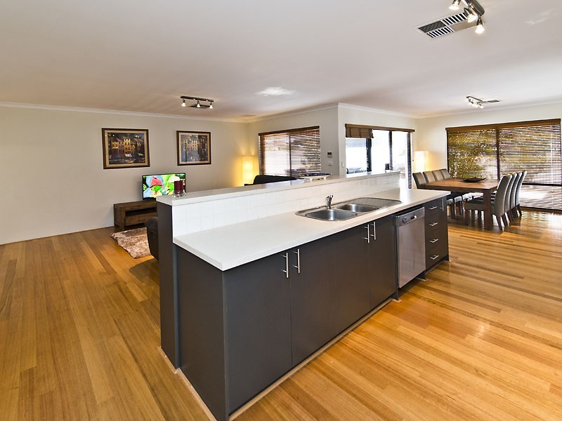 7 Greentree Drive, Southern River WA 6110