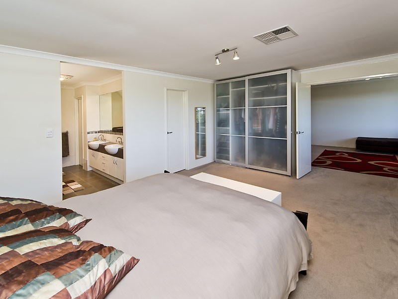 7 Greentree Drive, Southern River WA 6110