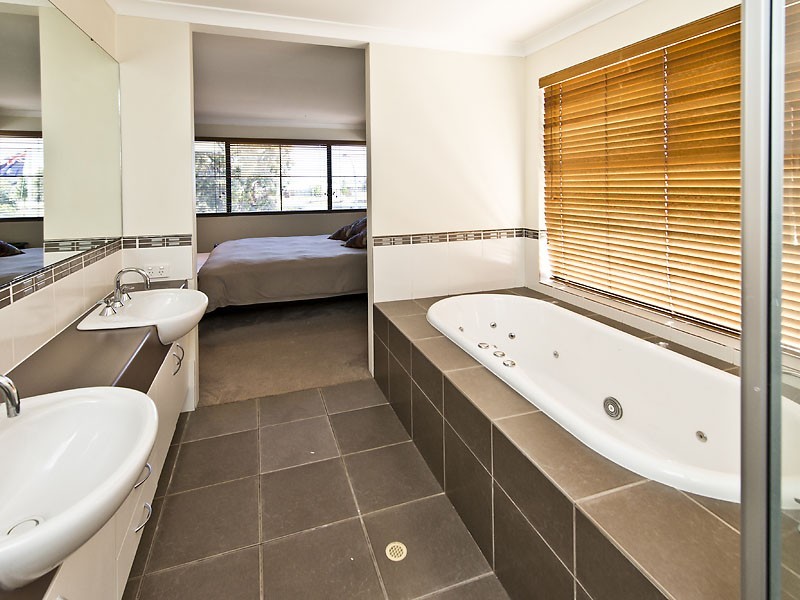 7 Greentree Drive, Southern River WA 6110