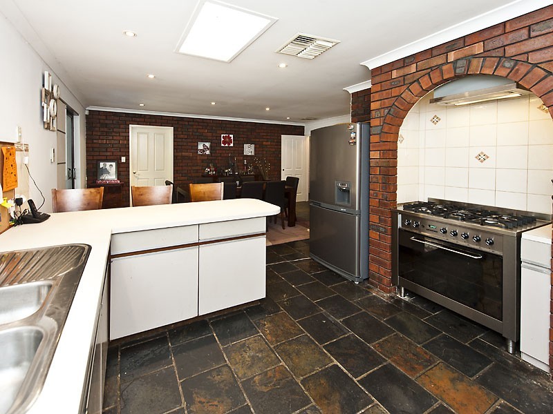 26 Ailsworth Court, Thornlie WA 6108