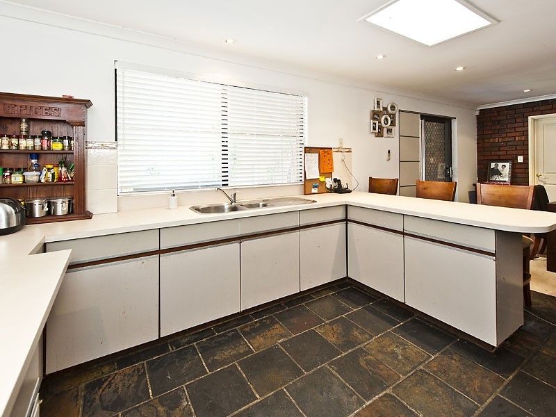 26 Ailsworth Court, Thornlie WA 6108