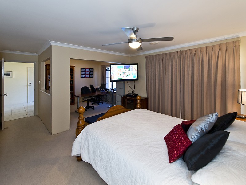 5 Batsford Way, Canning Vale WA 6155