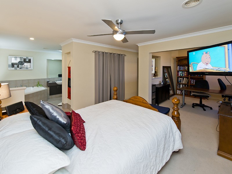 5 Batsford Way, Canning Vale WA 6155