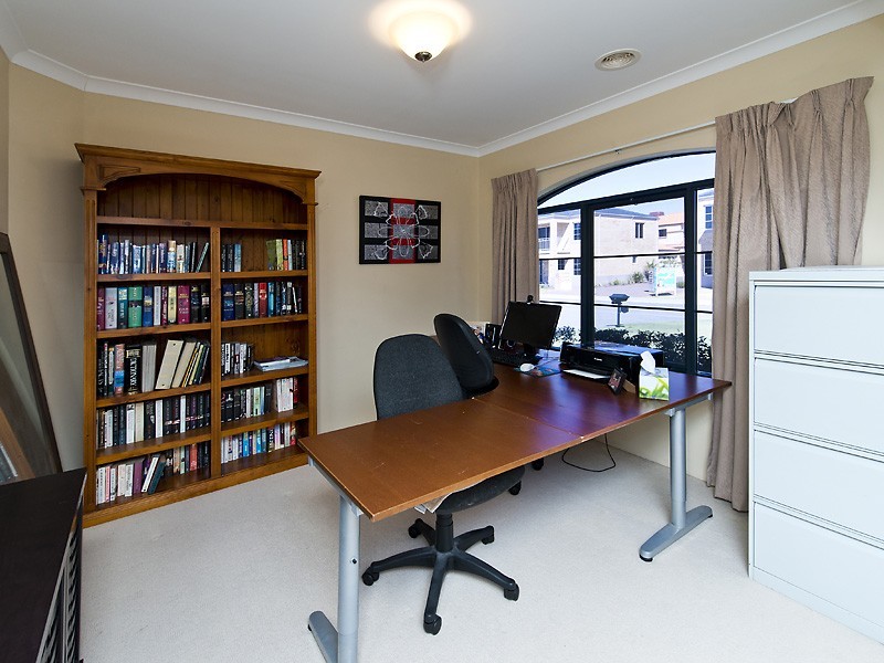 5 Batsford Way, Canning Vale WA 6155