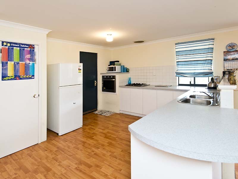 83 St John Road, Wattle Grove WA 6107