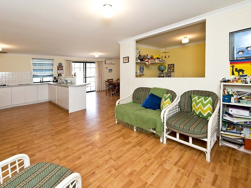 83 St John Road, Wattle Grove WA 6107