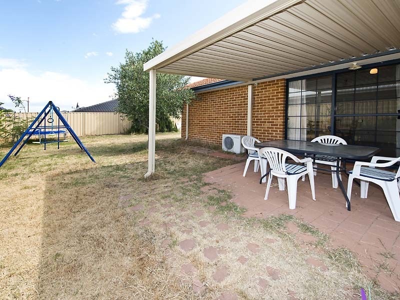 83 St John Road, Wattle Grove WA 6107