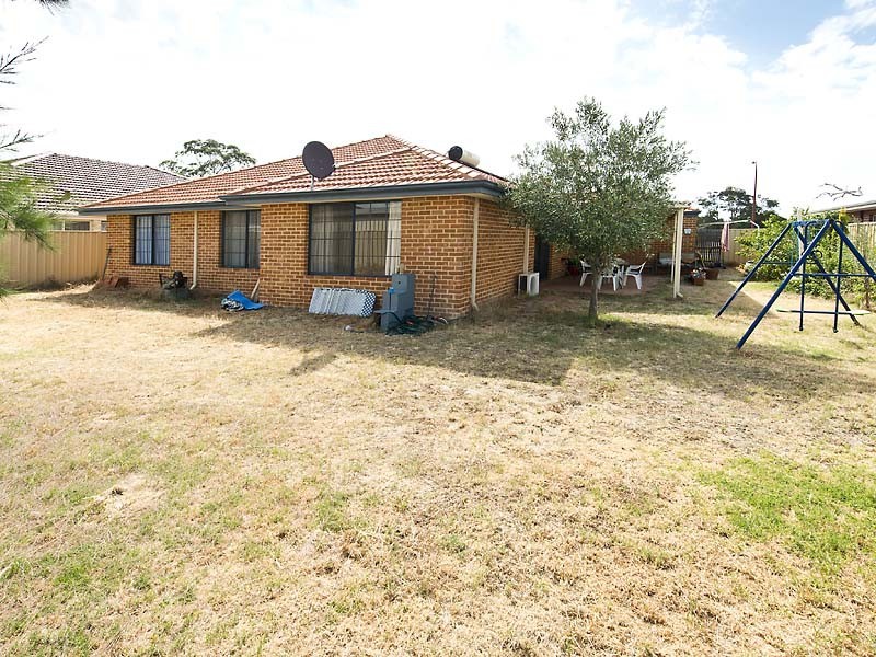 83 St John Road, Wattle Grove WA 6107