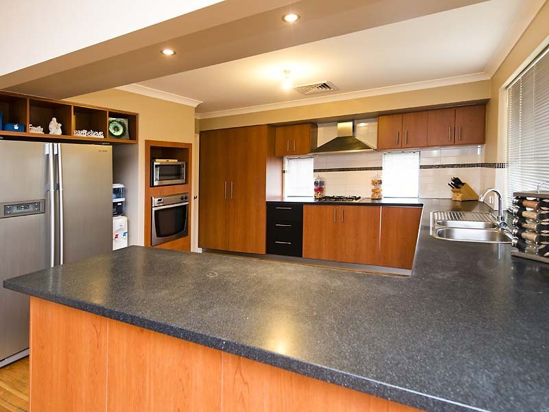 10 Dublin Lane, Canning Vale WA 6155