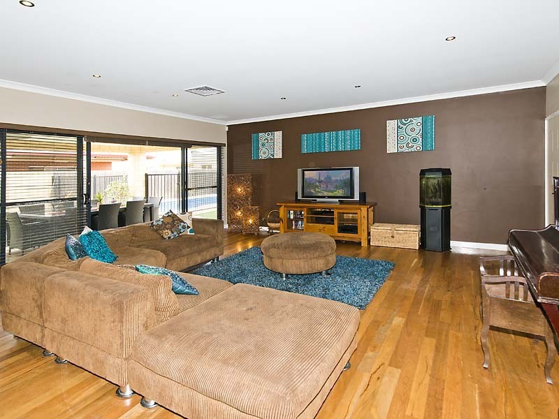 10 Dublin Lane, Canning Vale WA 6155