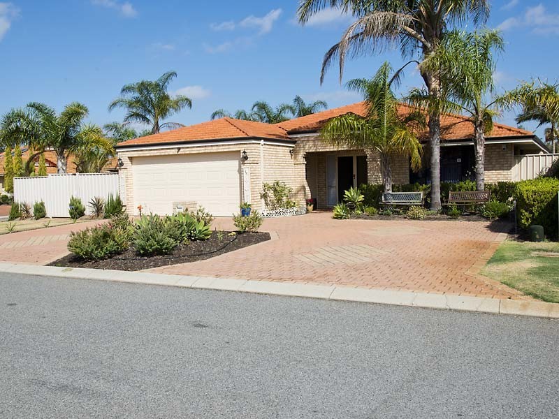 2 Lacombe Court, Canning Vale WA 6155