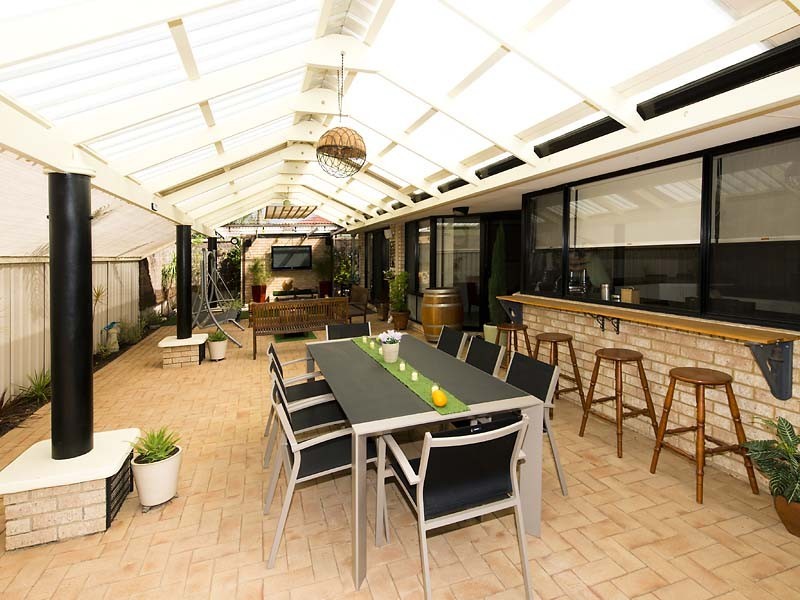 2 Lacombe Court, Canning Vale WA 6155