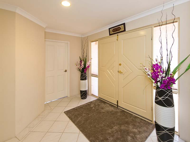 2 Lacombe Court, Canning Vale WA 6155