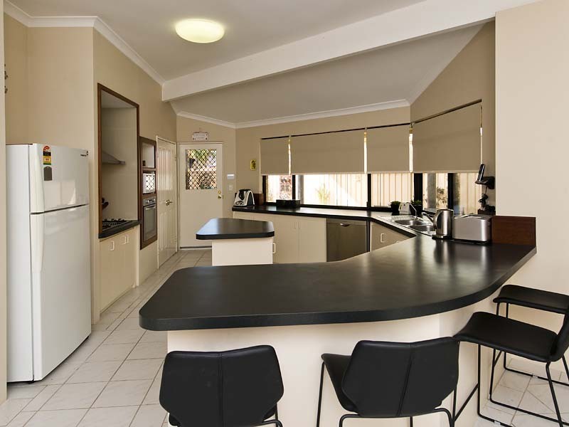 2 Lacombe Court, Canning Vale WA 6155