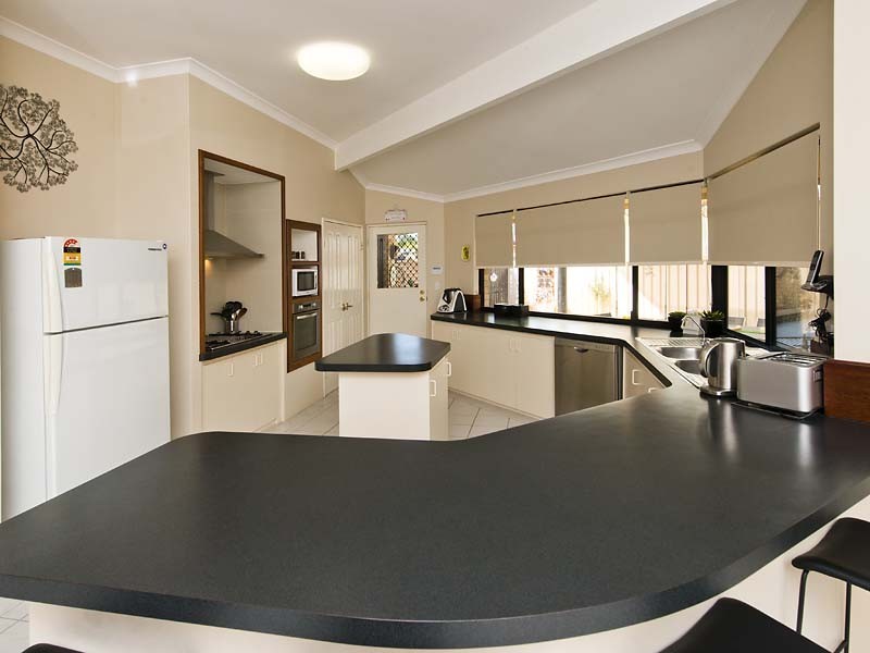 2 Lacombe Court, Canning Vale WA 6155