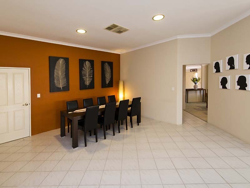 2 Lacombe Court, Canning Vale WA 6155