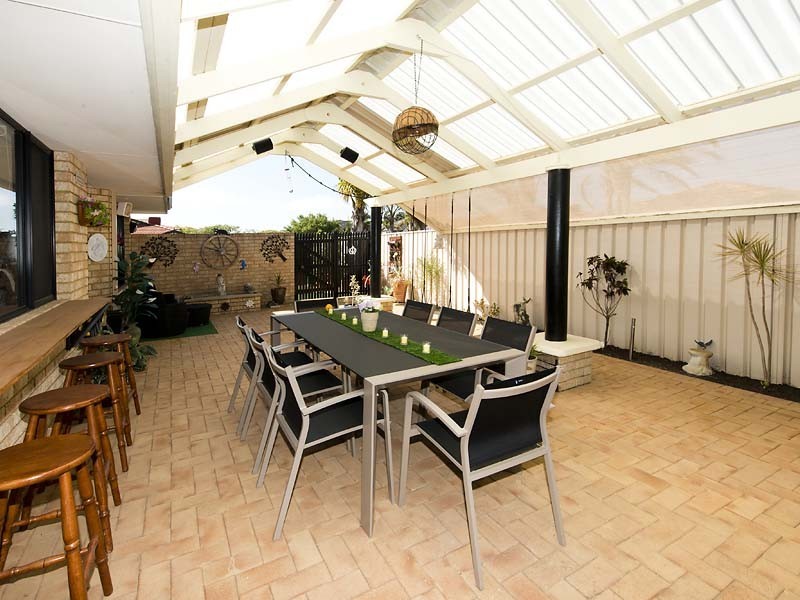 2 Lacombe Court, Canning Vale WA 6155