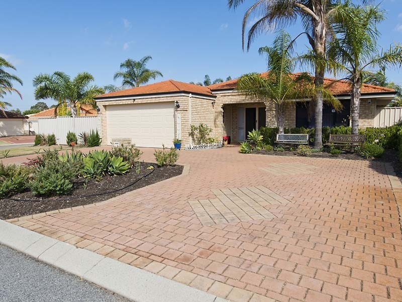 2 Lacombe Court, Canning Vale WA 6155