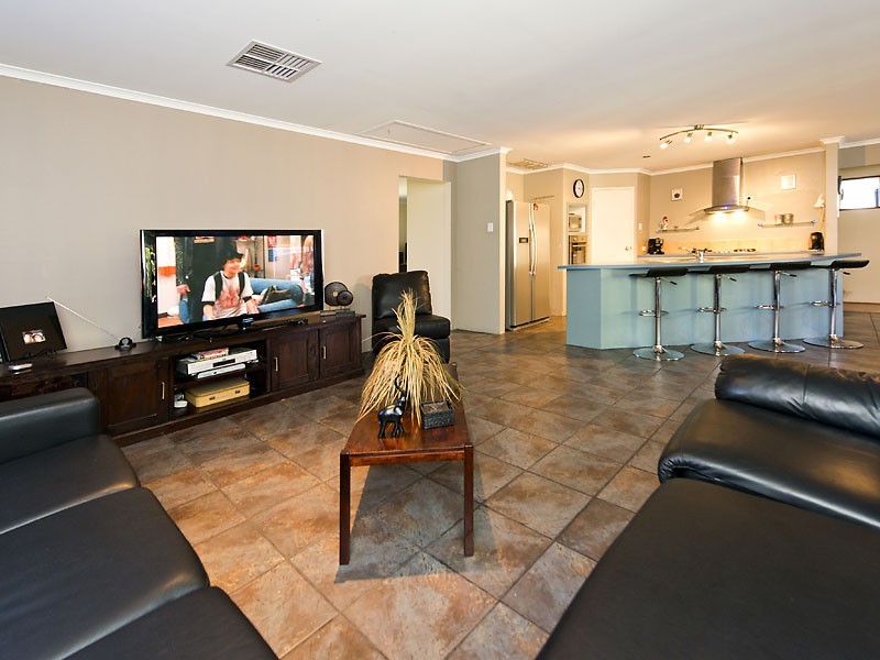 18 Tincurrin Drive, Southern River WA 6110