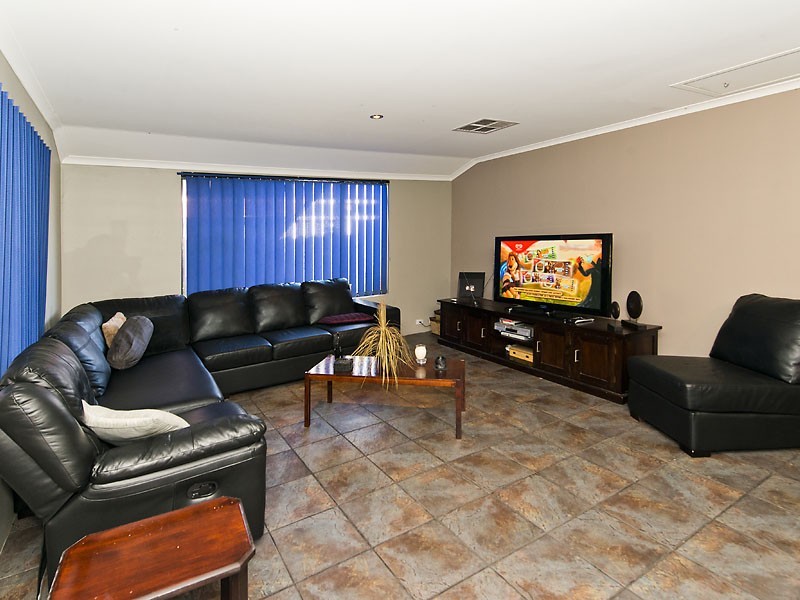 18 Tincurrin Drive, Southern River WA 6110