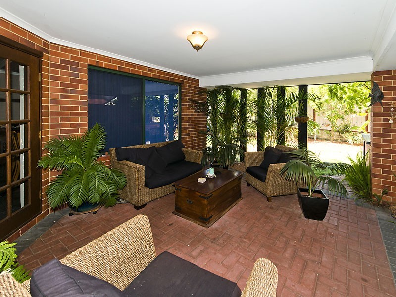 18 Tincurrin Drive, Southern River WA 6110