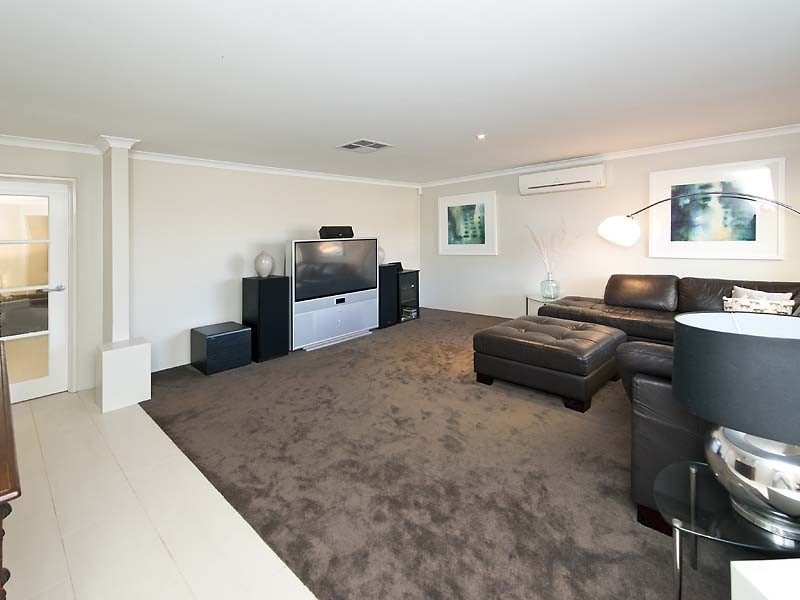 1 Westray Street, Canning Vale WA 6155