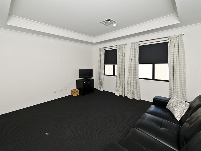 11 Tompkins Way, Harrisdale WA 6112