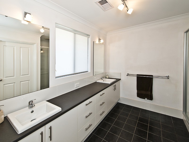 11 Tompkins Way, Harrisdale WA 6112